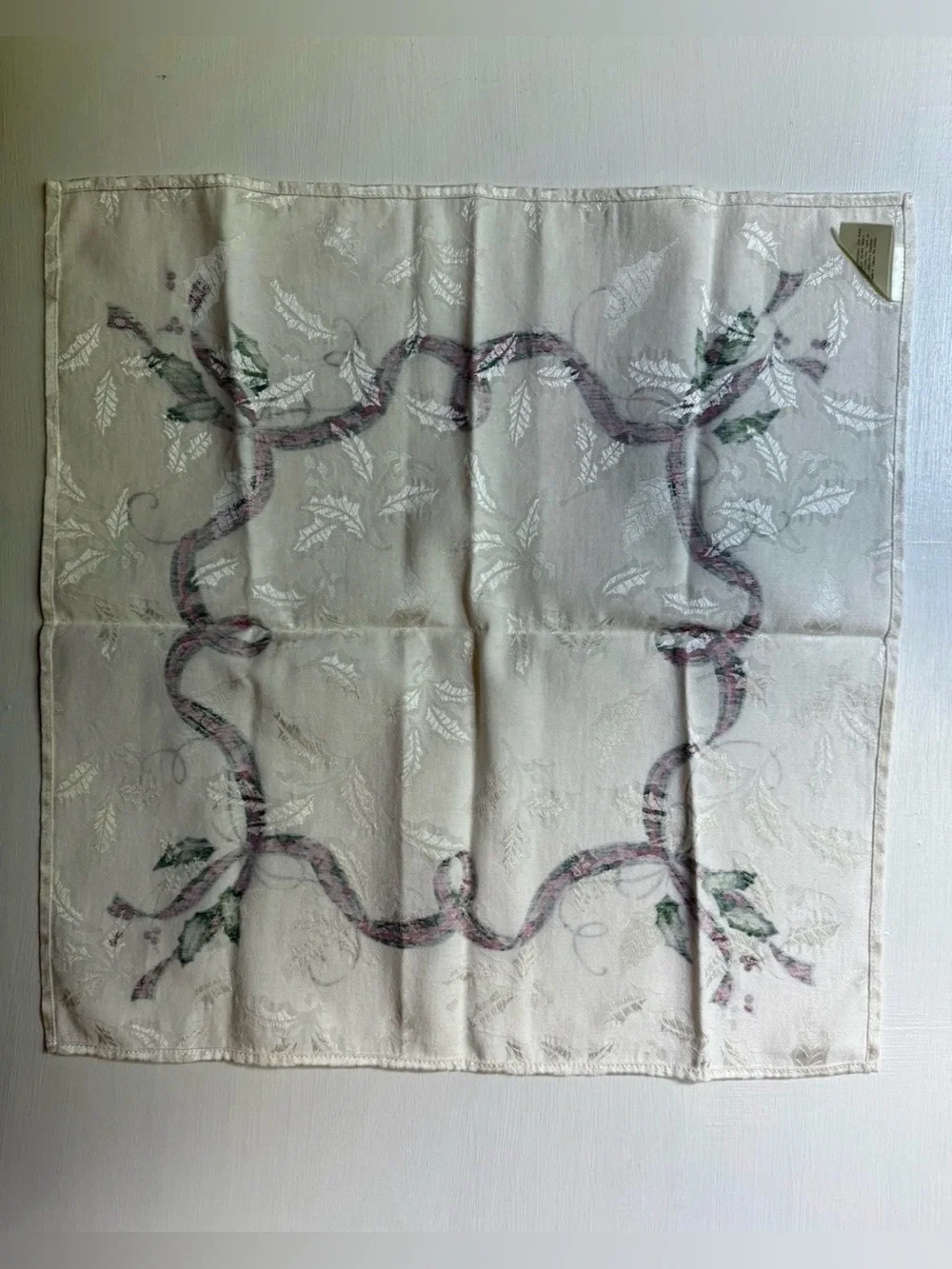 NEW LENOX HOLIDAY NOUVEAU SET OF 4 DINNER NAPKINS